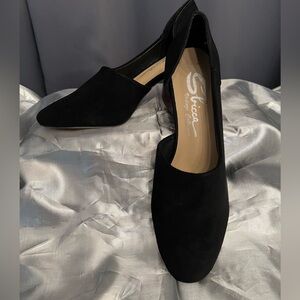 NIB Sbicca Volin Black Suede Slip On shoe with stacked heel  Size 7.5